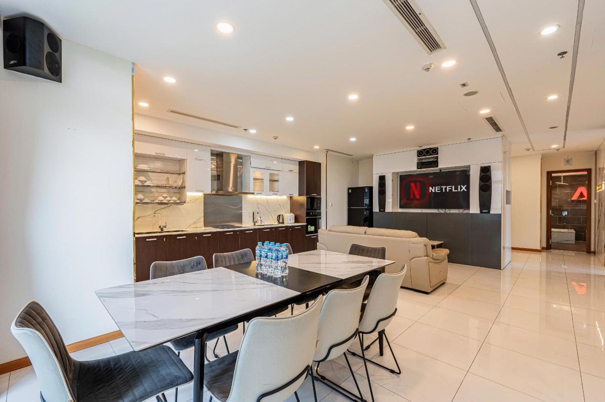 Elara Landmark Apartment *