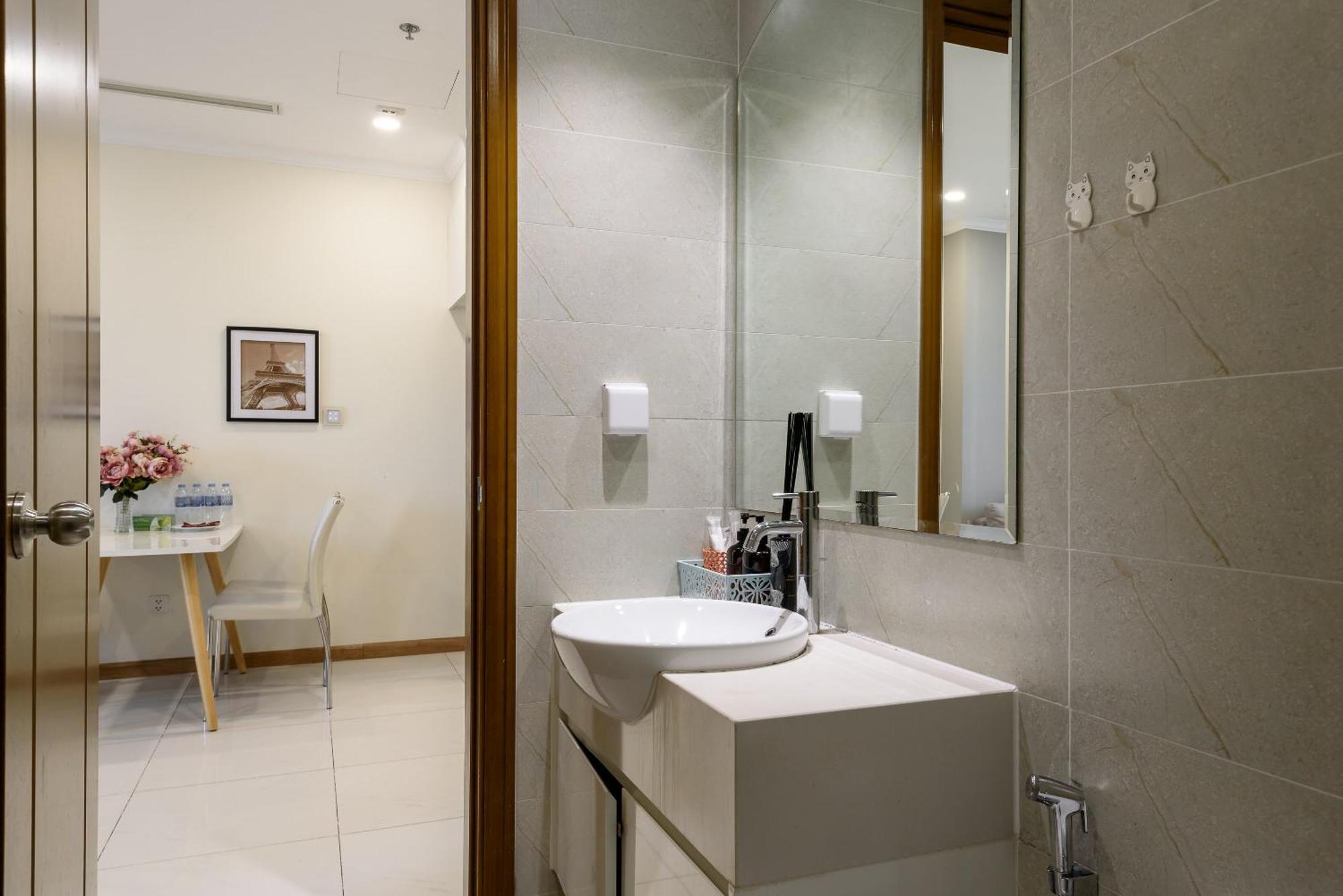 Elara Landmark Apartment *